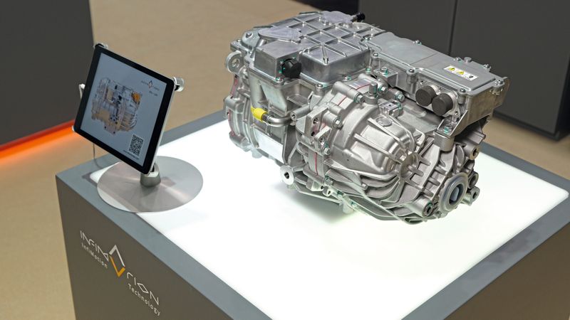 Die Antriebseinheit L300 zeigte Infimotion auf der IAA 2025. Es ist ein 3-in-1-System mit Ausrückmechanismus. Mittlerweile bietet der Zulieferer in China XX-in-1-Systeme an.(Bild:  Vogel Communications Group/Stefan Hafen)