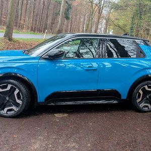 Von der Seite werden die Parallelen zum R5 deutlicher.(Bild:  Simon – VCG)