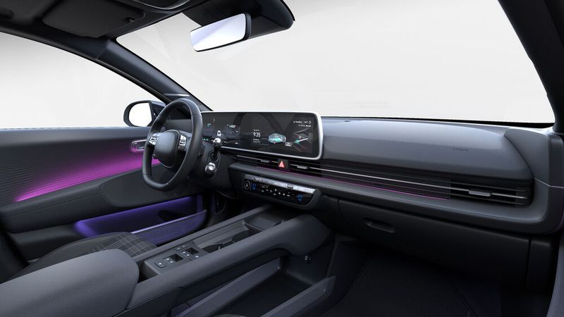 Innen bietet das Sondermodell Stoff-Leder-Sitze, ein Panoramadach und ein Soundsystem. (Bild: Hyundai)