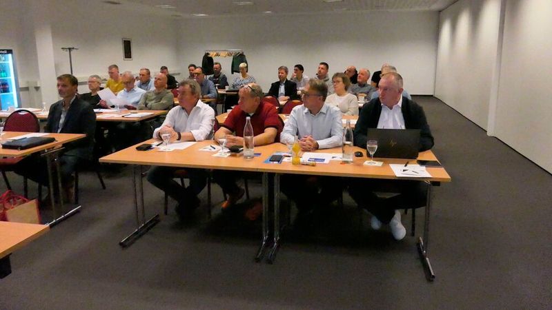 Gespanntes Zuhören: Die einzelnen Themen des Landesverbandstags zogen die Teilnehmer in ihren Bann. (Bild: Wenz - VCG)