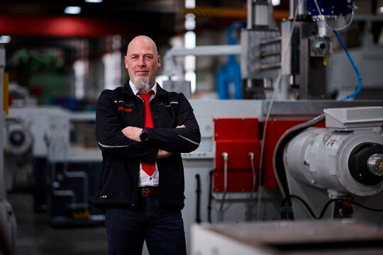 Arno Herget ist Sicherheitsexperte beim Maschinenbauer Deguma. Maßgeblich hat er an der neuen Sicherheitsnorm für Walzwerke mitgetüftelt. Lesen Sie hier, was die neue DIN EN 1417 vorgibt ...(Bild:  Deguma)