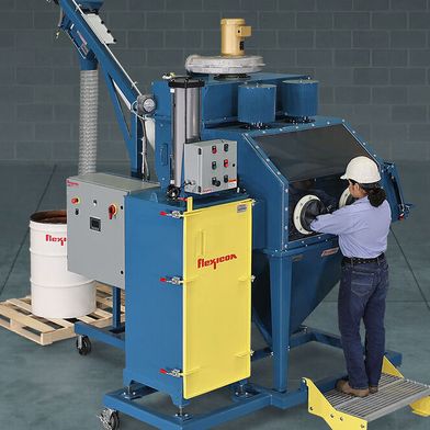 Mobile Sackentleerstation mit Glovebox, Leersackverdichter und flexiblem Spiralförderer. (Bild: Flexicon)