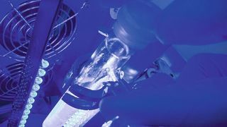 Bestrahlungsapparatur im Institut für Anorganische Chemie I: Hier wurden Messungen für die aktuelle Publikation durchgeführt (Heiko Grandel)