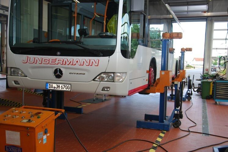 Busse stellen für die Kunzmann-Monteure kein Problem dar. (Wenz)