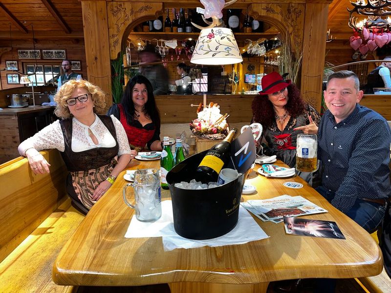 (v. l.) Ufo Foellmer, comTeam, Gastgeberin Katja Schraml, Neomounts, Besa, IT-BUSINESS, und Hörner, comTeam. (Bild: Vogel IT-Medien GmbH)