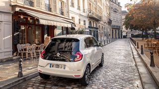 Verbrenner- oder Elektrovariante: Was sorgt in Zukunft für unsere Mobilität? Die Deutschen sind nicht mehr völlig auf den Verbrenner fixiert. (Bild: Renault)