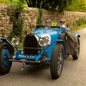 Wie viele Fahrzeuge vom Type 35 entstanden, ist umstritten.  Die Zahl reicht von 200 bis 343 Stück. 1982 gründete der Argentinier Leonidas Jorge Anadón in Paraná das Unternehmen Pur Sang. Es fertigt Teile bzw. eine Eins-zu-eins-Kopie des Bugatti Type 35. Die Nachfertigungen sind derart perfekt, dass sich selbst Experten schwer tun, einen Pur San von einem echten Bugatti zu unterscheiden.(Foto:  Bugatti)