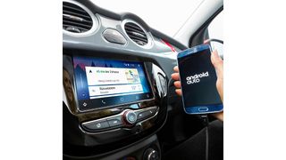 Opel vernetzt den Kleinwagen Adam und macht ihn mit Android und Apple Anbindung zum rollenden Hotspot. (Foto: Opel)