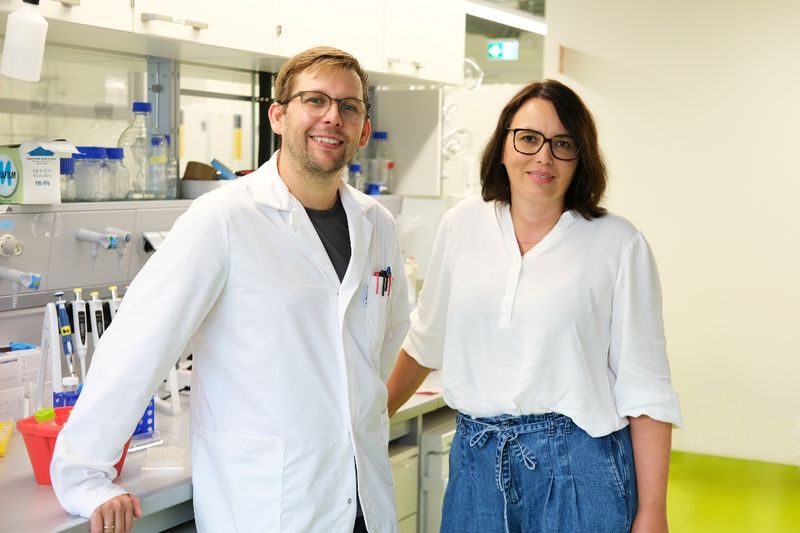 Joscha Meiers mène des recherches au sein du groupe de travail de la professeure Tanja Gulder grâce à une bourse postdoctorale Marie Skłodowska-Curie octroyée par l'Union européenne.(Image : Claudia Ehrlich/UdS)