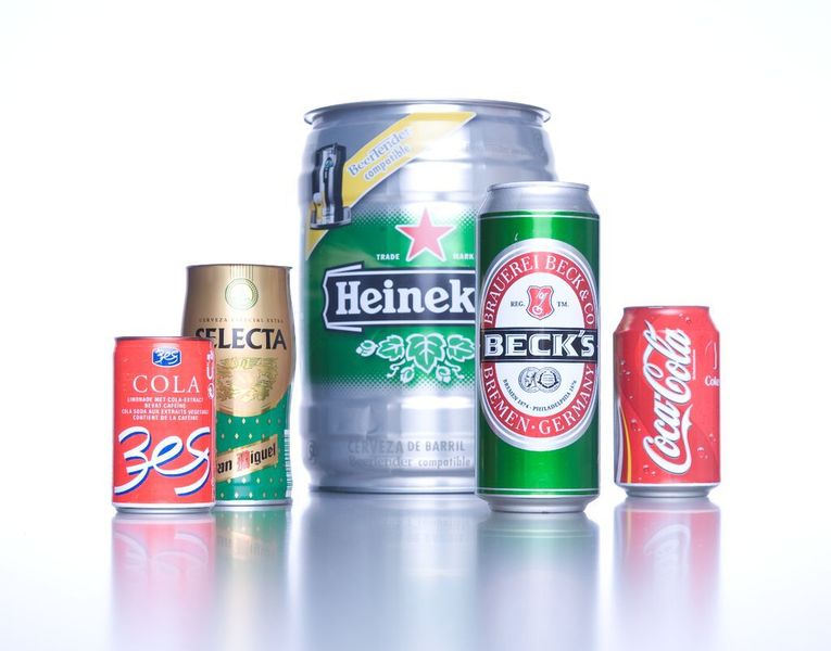 Lackiermaschinen von Springmag sorgen dafür, dass Dosen auch innen lackiert werden.  (Bild: Dr. Tretter)