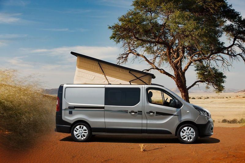 Die zu Eura-Mobil gehörende Marke Karmann legt sogar schon eine zweite Variante des Colibri nach und hat das Kunststück fertig gebracht, eine Winkelküche nebst Bad und Toilette im Heck des Renault-Vans unterzubringen. (Karmann)