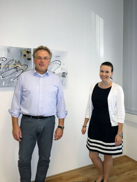 Frauke Finus, leitende Redakteurin Blechnet, und Ingo Oberste-Dommes, Inhaber von ODO Engineering in Kirchhundem im Sauerland. (Bild: VCG/Finus)