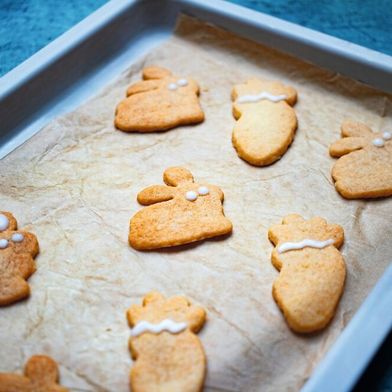 Ob man beim Backen auf frische Zutaten setzt oder Fertigteige beziehungsweise Backmischungen nutzt: roh sollte man den Teig nicht verzehren, rät das Bundesamt für Verbraucherschutz und Lebensmittelsicherheit (Symbolbild). (Bild: frei lizenziert, Wouter Supardi Salari)