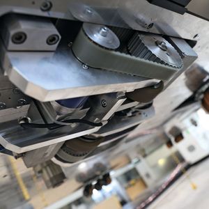 With their compact design, the integrated drives of the Engel Elektroantriebe HBI Series are ideally suited for constructions with little room for motor installation - a crucial factor for fitting them into the Witte sandwich panels with a diameter of only about 300 mm. 