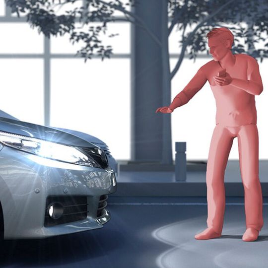 Künftig kann das Pre-Collision System (PCS) von Toyota Fußgänger bei Nacht erkennen und Radfahrer bei Tageslicht.(Bild:  Toyota)