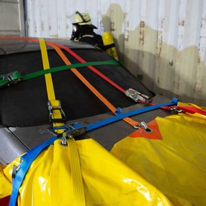 Der Recover-E-Bag wird in der Brandsimulationsanlage der GSSO Rostock getestet.(Bild:  Samoiski)