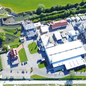 Nachhaltiger Ansatz: Richard Geiss setzt als Lösemittelspezialist auf Recycling und produziert einen Großteil der dafür benötigten Energie selbst.(Bild:  Richard Geiss)