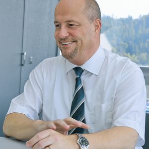 «Mit der neuen Versa 645 linear senden wir ein weiteres starkes Signal an den Markt, dass Fehlmann seit längerem im Präzisions-Hochleistungsfräsen zu Hause ist.» Frank Fehlmann, CEO Fehlmann AG