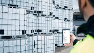 Endress+Hauser launcht einen IIoT-Sensor mit Cloudanbindung für die berührungslose Bestandsüberwachung von Flüssigkeiten in mobilen Behältern.  (Endress+Hauser)