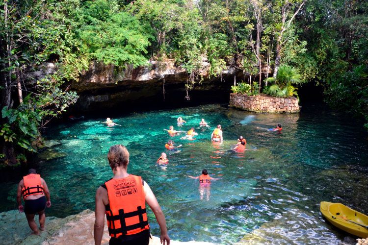 Ein Ziel der Jeeptour waren Süßwasserhöhlen, sogenannte Cenoten. (Mauritz)