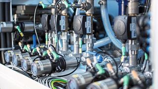 Modulare Plattform für individuelle Lösungen: Prozesstemperaturen zuverlässig regeln (Bürkert Fluid Control Systems)