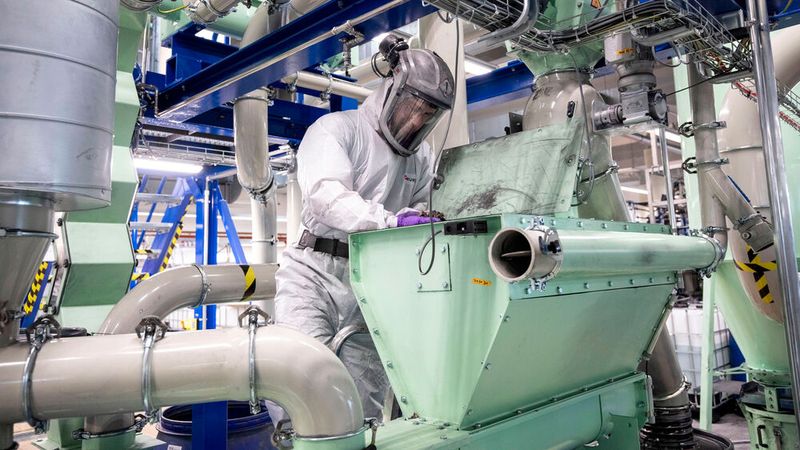 Teil des Recyclingprozess für Hochvoltbatterien: Anlage zur mechanischen Separation.(Bild:  NRW.BANK / Lokomotiv)