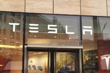 Der Nachschub an Tesla-Modellen stockt nach einem Brandanschlag. Die Fabrik in Grünheide steht still.(Bild:  Tesla)