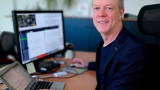 Prof. Dr. Martin Müser ist jetzt der 6. Fellow des INM. Der Experte für Kontaktmechanik simuliert computergestützt diverse Haftphänomene, um Haftstrukturen zu optimieren. (M. Müser)