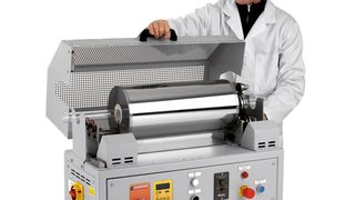 Der neue Mini-Drehrohrofen MRTF von Carbolite passt aufgrund seiner kompakten Baugröße auf jede Laborbank. (Bild: Carbolite)