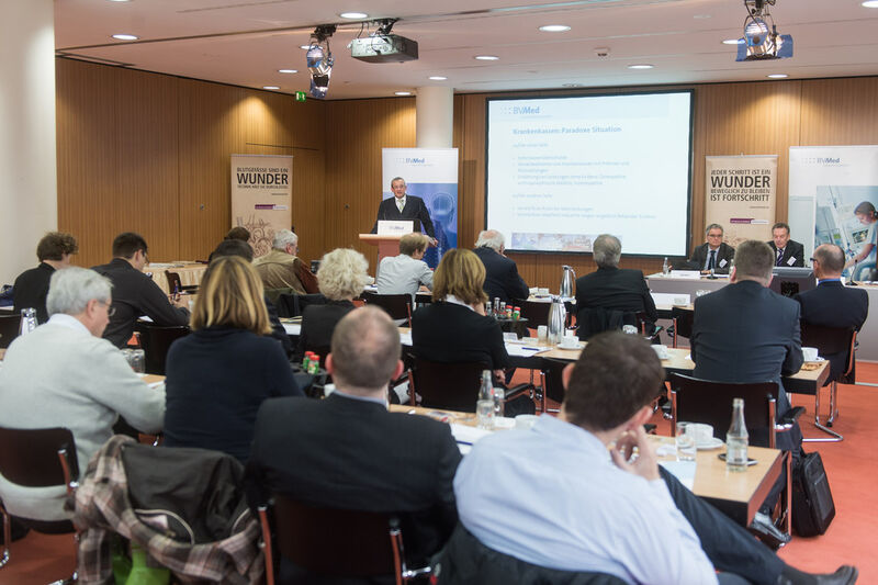Die Ergebnisse der BVMed-Herbstumfrage, an der sich 101 Unternehmen beteiligten, hat der Verband auf seinem 13. Medienseminar am 1. November 2012 in Berlin vorgestellt (Bild: BVMed)