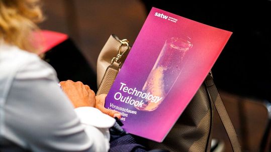 Die Studie wurde am 9. September 2025 bei Givaudan in Kemptthal vorgestellt. Sie basiert auf zwei Jahren Forschung und den Einschätzungen von 158 Expert:innen aus 62 Institutionen.(Bild:  SATW)