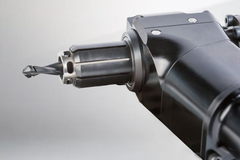 Maximale Schärfe für anspruchsvolle CFK-Bearbeitungen: Der neue Mega-Drill-Composite-MD-EdgePro vermeidet Faserausrisse und ermöglicht präzise, saubere Bohrungen in multidirektionalen CFK-Werkstoffen.  (Bild: Mapal)