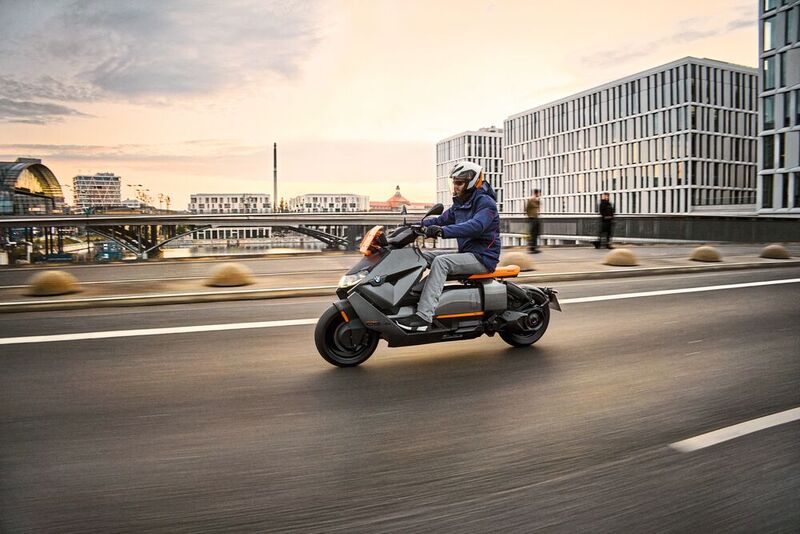 Der BMW CE 04 ist bei BMW das erste einer neuen Generation von Elektrozweirädern. Die Antriebstechnik stammt zum großen Teil vom Pkw.