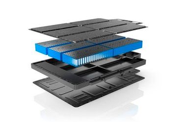 So hat Krauss-Maffei einen Leichtbau-Unterbodenschutzf für Fahrzeuge entwickelt. Auch dieses Sandwich-Konzept wird auf der JEC World 2026 in Halle 6 zu sehen sein. (Bild: Krauss-Maffei)