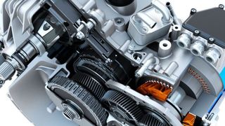 AVL kann das „Dedicated Hybrid Transmission“ mit im Getriebe integriertem Elektromotor als Vollhybrid, Plug-in-Lösung und mit variablen elektrischen Fahrmodi darstellen. (AVL)