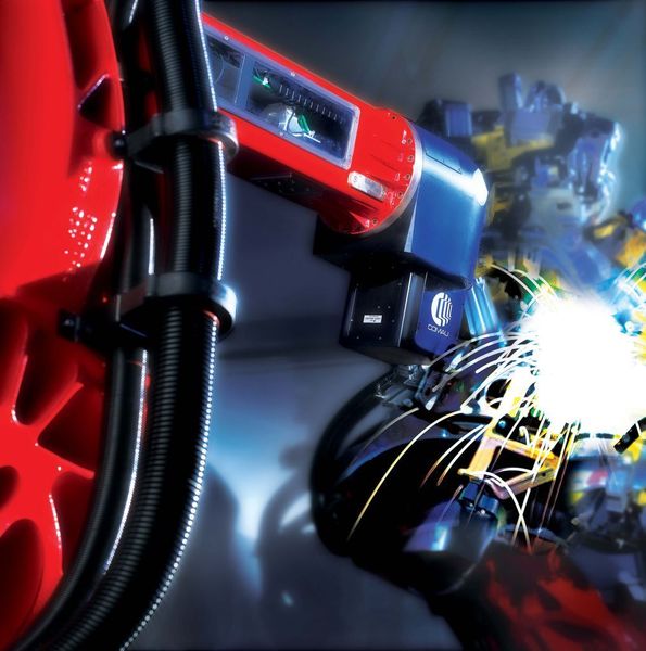 Robotergestütztes Laserschweißen.  (Bild: Comau)