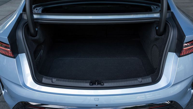Der Kofferraum fasst 400 Liter. (Bild: BYD)