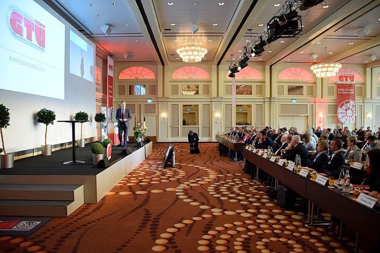 In Frankfurt präsentierten die Geschäftsführer Robert Köstler (Foto) und Michael Bröning ihre Strategie, die GTÜ zum Vollsortimenter zu machen. (Jan Rosenow/»kfz-bertrieb«)