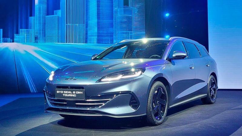 Den Plug-in-Hybrid Seal 6 DM-i Touring gibt es im Rahmen der „Black Friday Weeks“ ab 30.990 Euro.(Bild:  Wehner - VCG)