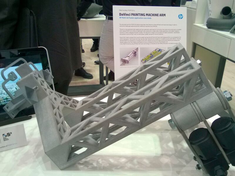 ... Mit der Multi Jet Fusion-Technologie und der 3D Material Open Platform können Bauteile wie ein Maschinenarm produziert werden. (D.Quitter/konstruktionspraxis)
