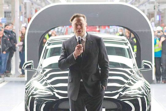 Am Wochenende hat Elon Musk die sprichwörtliche Katze aus dem Sack gelassen. Er kündigte die Vorstellung des sogenannten Robotaxis für den 8. August 2024 an. Ob dabei laserbasierte Radarsysteme eine Rolle spielen, bleibt weiterhin unklar. Der Aktie tat die Nachricht aber gut ...(Bild:  Tesla)