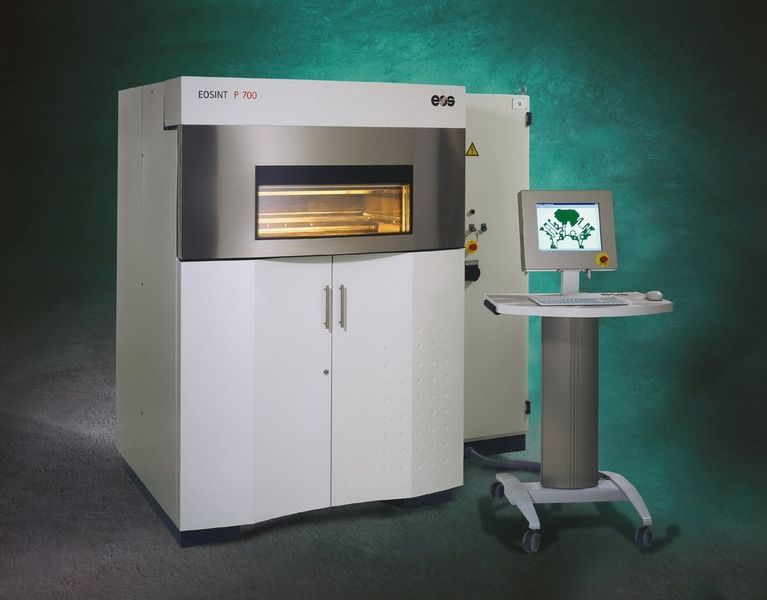 Bild 2: Kunststoff-Laser-Sinter-Systeme zur direkten Herstellung von Serien, Ersatzteilen, Funktionsprototypen und Modellen für Fein- oder Vakuumguss, hier z.B die EOSINT 700. Bilder : EOS (Archiv: Vogel Business Media)