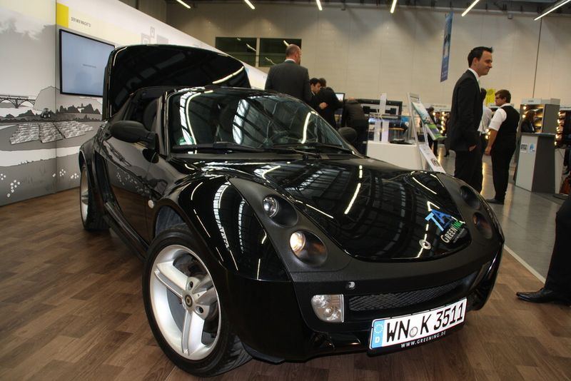Der umgebaute Roadster dient der Komponentenerprobung in anwendungsnaher Umgebung. (Bild: Zwettler, konstruktionspraxis)
