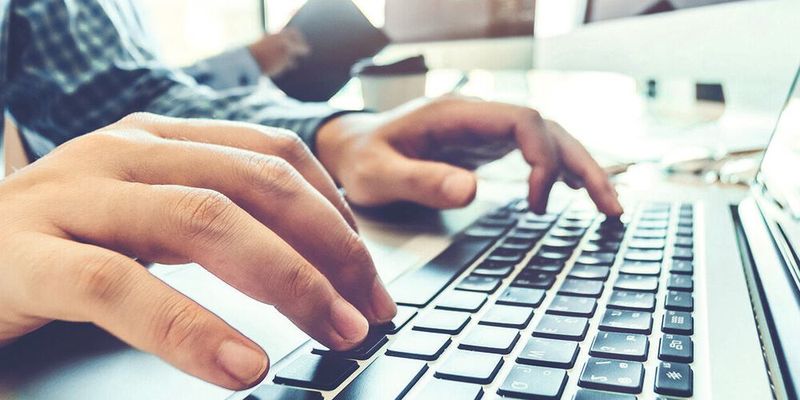 Die Öffentliche Hand muss für Fachkräfte mit IT-Expertise attraktiver werden(©  joyfotoliakid - stock.adobe.com)