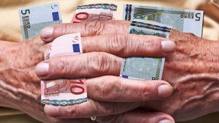 Die betriebliche Altersvorsorge zählt zu den Lieblingsargumenten vieler Personaler. Dabei führt sie oft bei kleineren und mittleren Unternehmen zu massiven Finanzierungsproblemen. (© Gabriele Rohde - Fotolia)