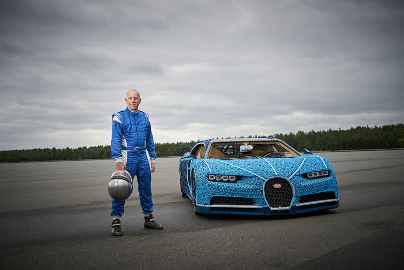 Die Testfahrt übernahm der offizielle Testfahrer von Bugatti und ehemaliger Gewinner von Le Mans, Andy Wallace. (Lego)