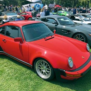 In Monterey stehen edle Klassiker Schlange.