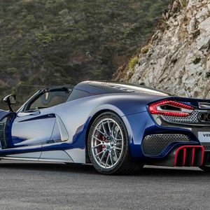 Im Heck der US-Flunder werkelt ein über 1.800 PS starker V8.(Bild:  Hennessey)