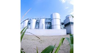 In Straubing hat Clariant eine Demonstrationsanlage eingeweiht, in der bis zu 1000 Tonnen Zellulose-Ethanol pro Jahr produziert werden. (Bild: Clariant)