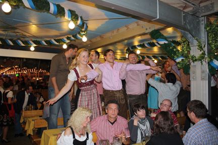 Bayrische Schunkelei ist angesagt. (Archiv: Vogel Business Media)